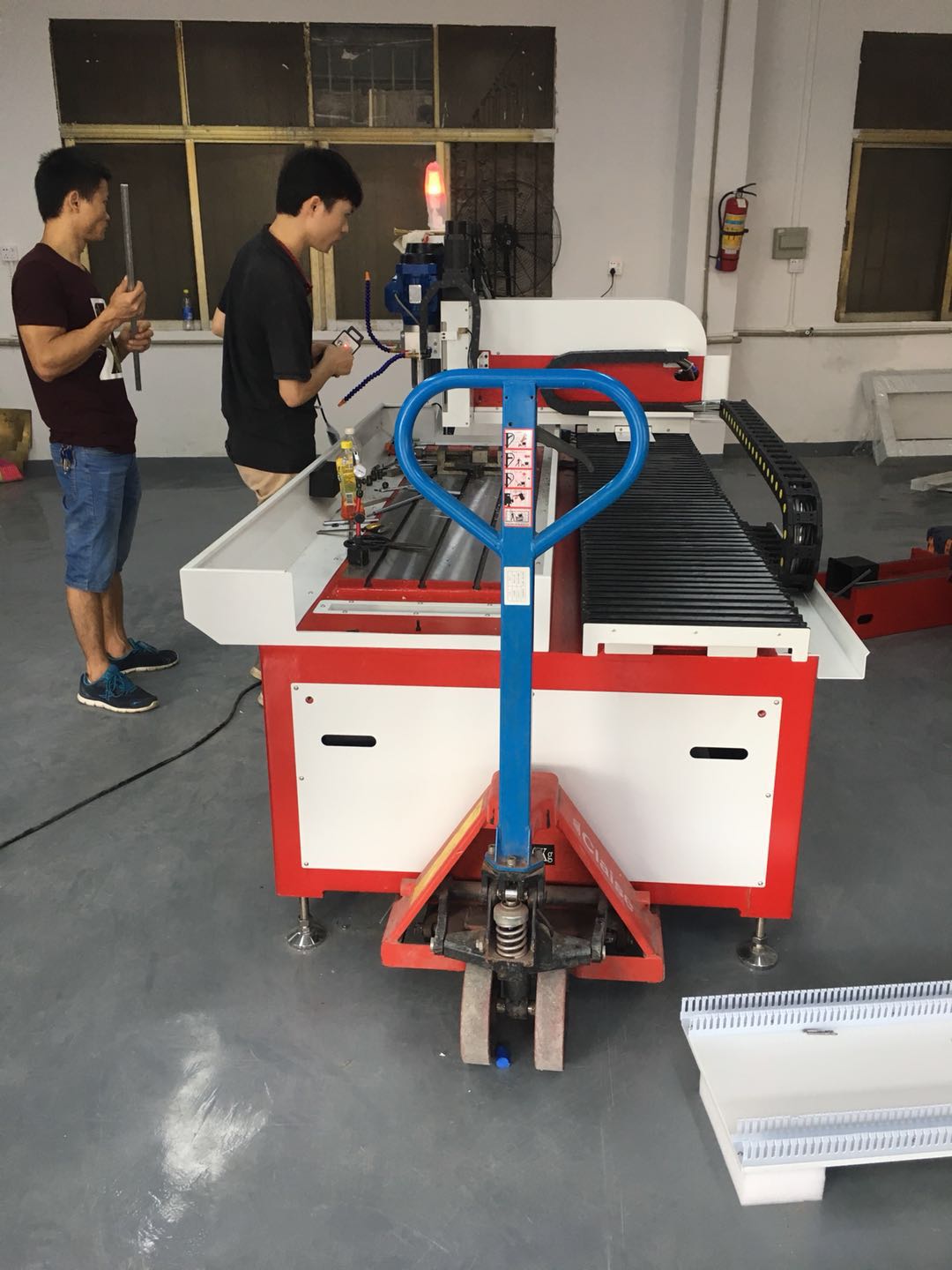 數控自動鉆孔機出貨山東！